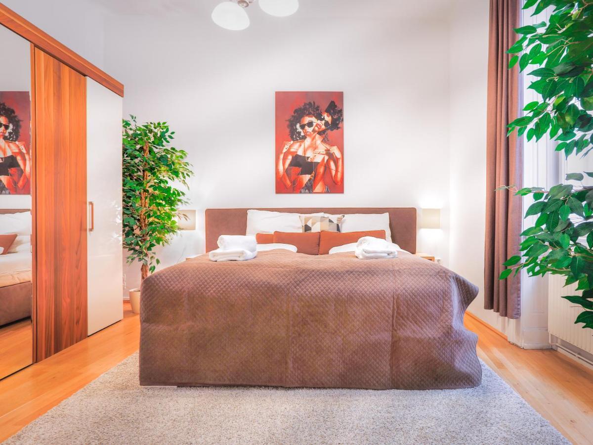 Sky9 Center Apartment Wien